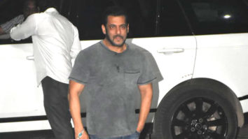 Spotted: Salman Khan with his Da-bangg The Tour Reloaded team at Mumbai Airport
