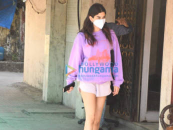 Photos: Janhvi Kapoor, Khushi Kapoor, Tanishaa Mukerji and others spotted outside Pilates class