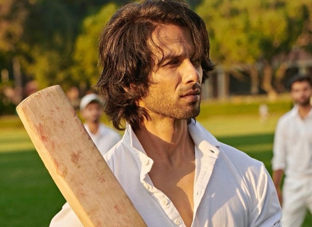 SCOOP: Shahid Kapoor and Mrunal Thakur starrer Jersey to release either on February 18th or 25th in theatres thumbnail