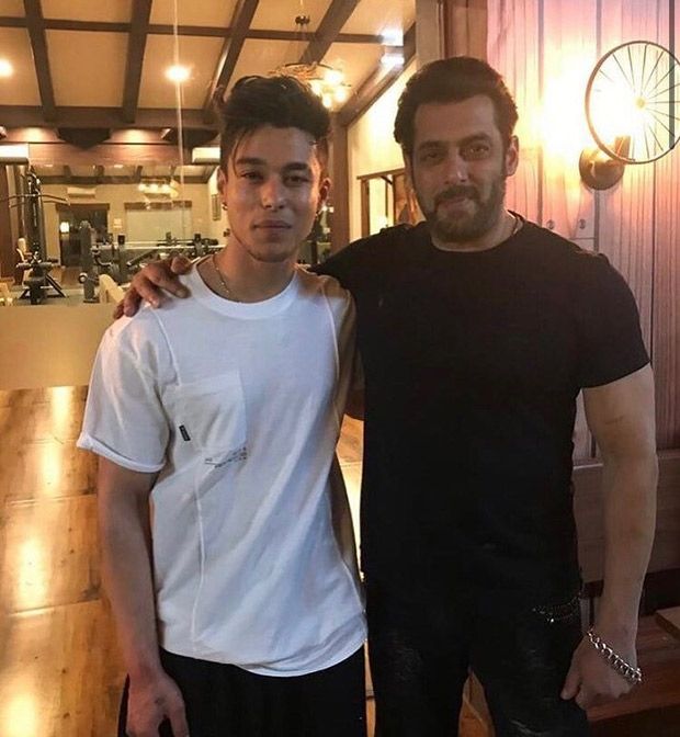 Bigg Boss 15: Pratik Sehajpal gets a gift from Salman Khan, says 'hope you're proud of me' : Bollywood News - Vimarsana News
