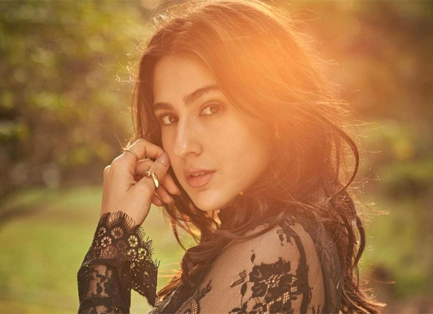 सारा अली खान अपनी अपकमिंग फिल्म गैसलाइट की शूटिंग के लिए राजकोट रवाना