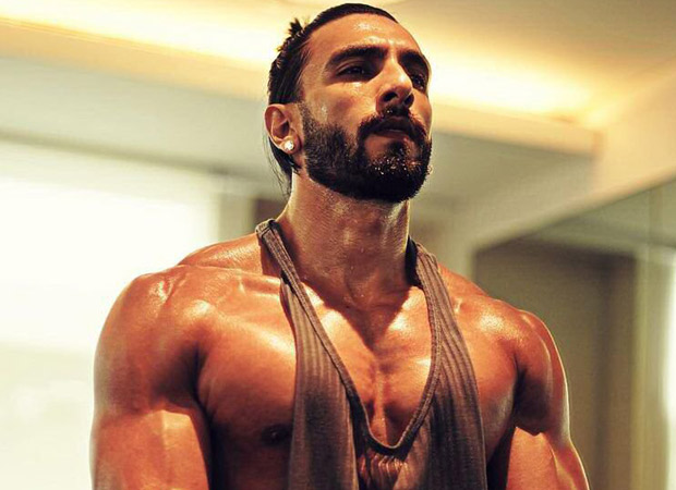 Ranveer Singh flaunts his ripped physique; fans quip, "Watch out Siddhant Chaturvedi" : Bollywood News - Vimarsana News
