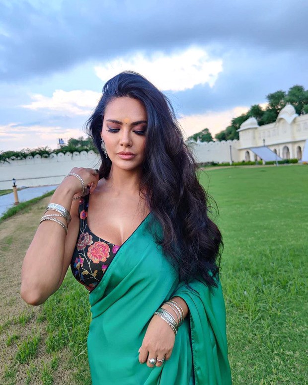 Esha Gupta leaves us spellbound in green silk saree as she promotes