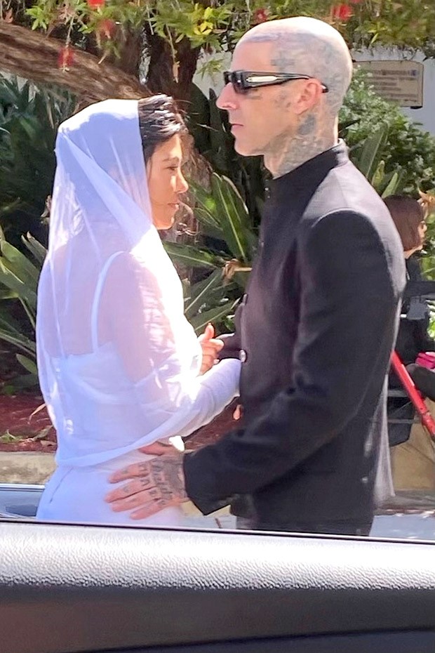 Kourtney Kardashian And Travis Baker Officially Get Married In Intimate Ceremony See Leaked 3563