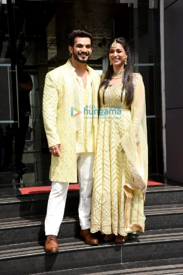 Photos: Arjun Bijlani, Neha Swami, and others snapped on the sets of Smart Jodi