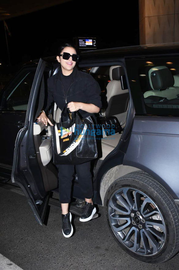 Photos Ranveer Singh, Varun Dhawan and others snapped at the airport 999 (1)