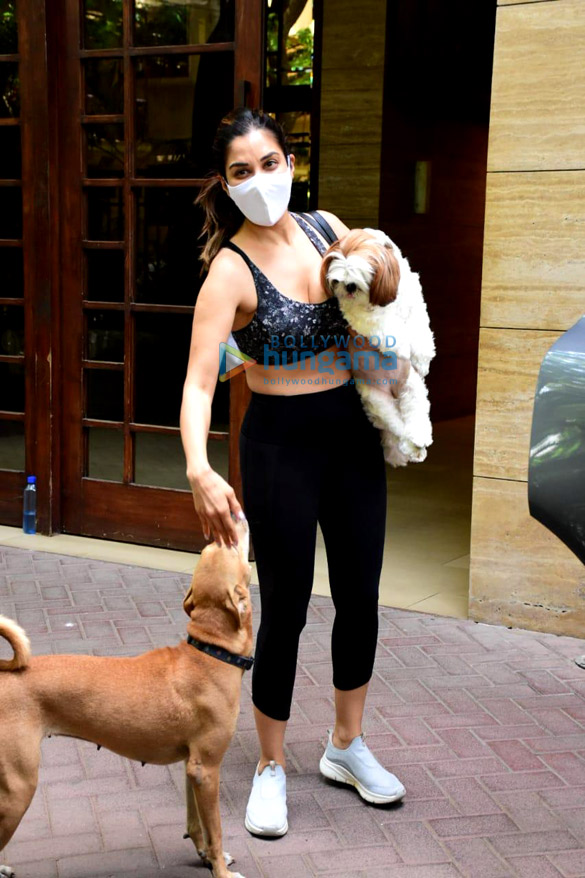 Photos: Sophie Choudry spotted in Bandra Photos: Sophie Choudry spotted in Bandra