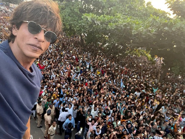 Shah Rukh Khan waves to fans outside Mannat; shares selfie saying, “How lovely to meet you all on Eid”
