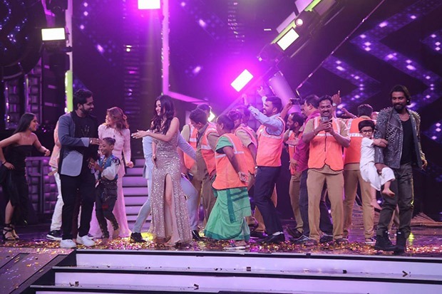 Mouni Roy, Remo D’Souza, and Sonali Bendre groove to ‘Zingaat’ with BMC workers on the sets of DID L’il Masters Season 5