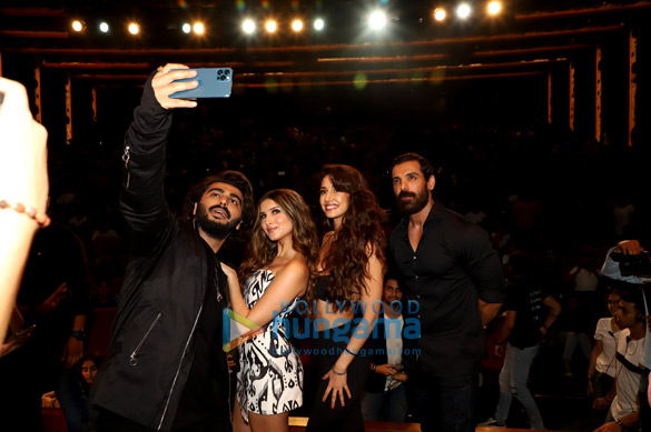 Photos: John Abraham, Arjun Kapoor, Disha Patani, and Tara Sutaria promote their film Ek Villain Returns at NM College Photos: John Abraham, Arjun Kapoor, Disha Patani, and Tara Sutaria promote their film Ek Villain Returns at NM College