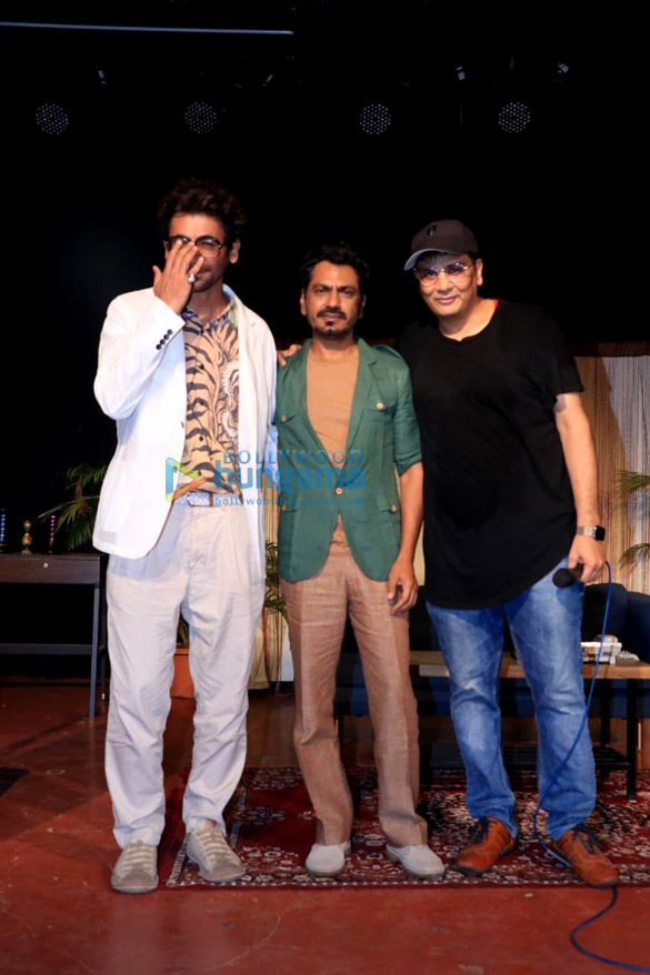 Photos Nawazuddin Siddiqui, Mukesh Chhabra and Sunil Grover spotted at the 5th Edition of Khidkiyaan Theatre Festival (1)