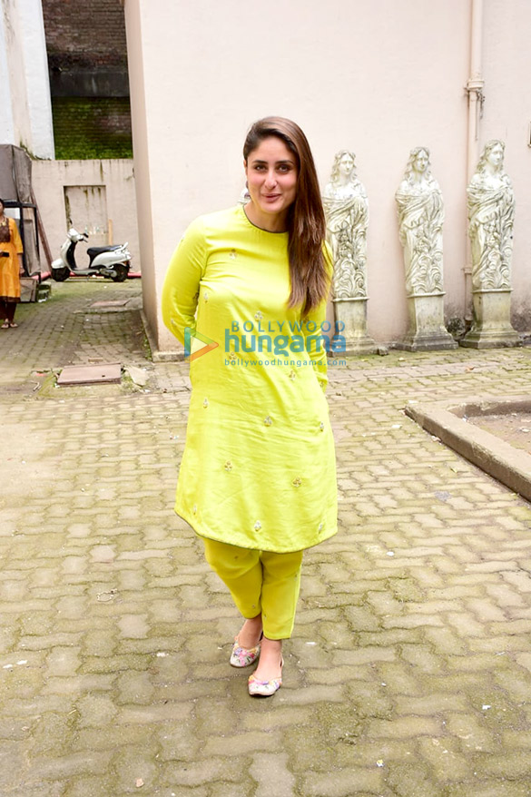 Photos Kareena Kapoor Khan spotted at Mehboob Studio in Bandra (1)