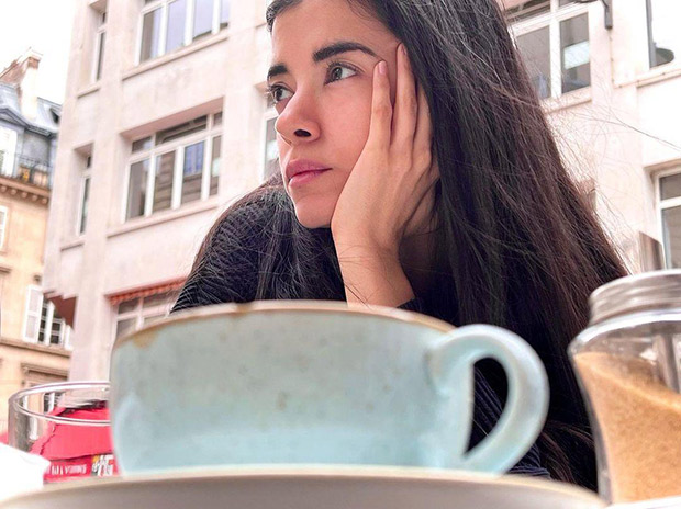 Saba Azad turns muse for Hrithik Roshan as they spend time in Paris, see photo : Bollywood News - Vimarsana News