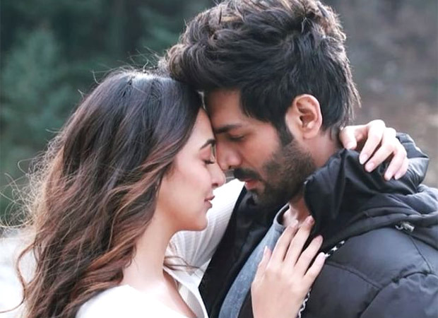 Kartik Aaryan surprises Kiara Advani on her birthday, announces the new name of their forthcoming love story