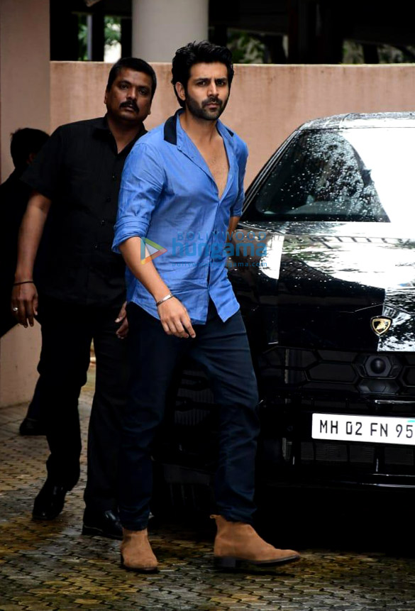 Photos: Kartik Aaryan snapped at Sanjay Leela Bhansali’s office in Juhu Photos: Kartik Aaryan snapped at Sanjay Leela Bhansali’s office in Juhu