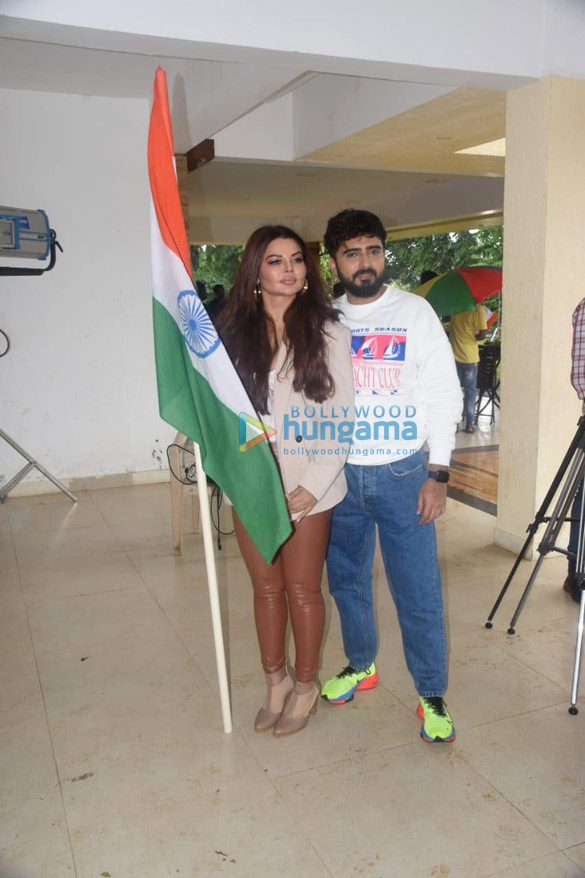 Photos: Rakhi Sawant and Adil Khan pose together with tricolour flag after a shoot