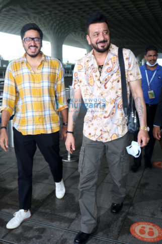 Photos: Sanjay Dutt and Raveena Tandon snapped at the airport