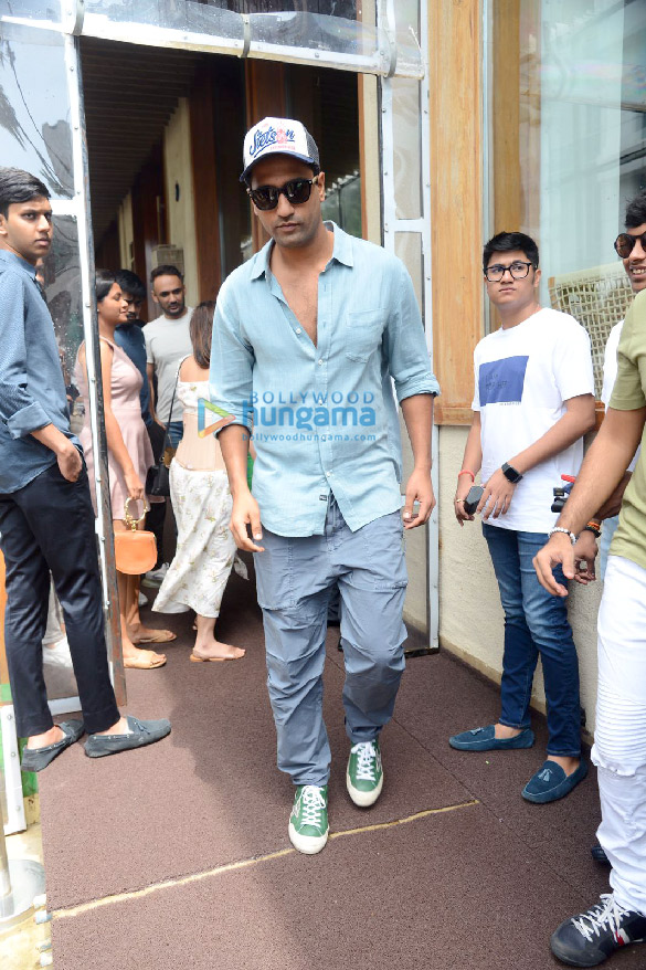 Photos: Vicky Kaushal snapped at Bastian in Bandra Photos: Vicky Kaushal snapped at Bastian in Bandra