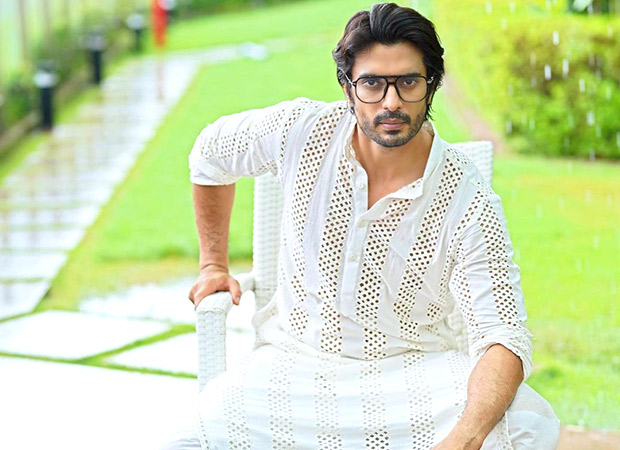 EXCLUSIVE: Jhalak Dikhhla Jaa contestant Gashmeer Mahajani reveals he professionally danced 15 years ago; says, "I want to dance on 'Choli Ke Peeche Kya Hai', male version" : Bollywood News - Vimarsana News
