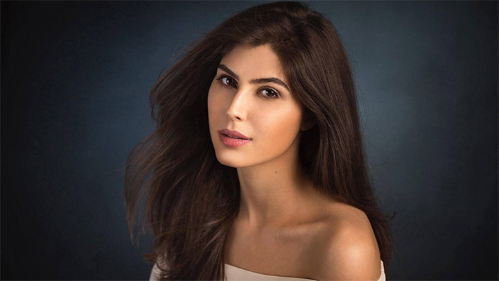 Indian actress Elnaaz Norouzi stands up for Mahsa Amini & Iran Indian actress Elnaaz Norouzi stands up for Mahsa Amini & Iran