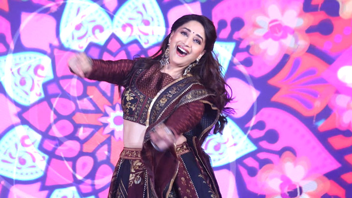 Madhuri Dixit Shows Off Her Graceful Moves Bollywood Hungama