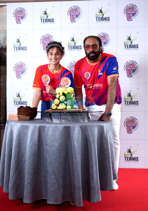 Photos Taapsee Pannu graces the grand launch of Team Punjab Tigers (4)