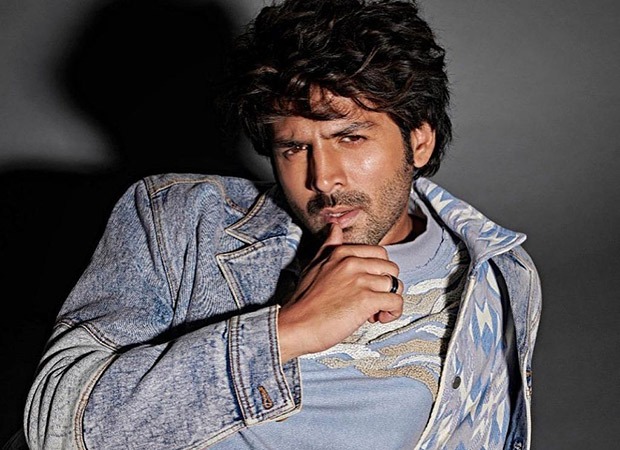 Satyaprem Ki Katha: Kartik Aaryan takes Kiara Advani on a ride in his Lamborghini Urus along with the team of his film : Bollywood News - Vimarsana News